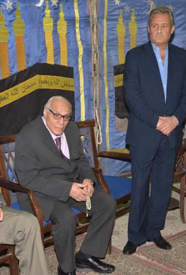 احمد بدير يقدم واجب العزاء