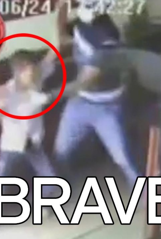  فتى الكاراتيه يطرد لصا من محل مجوهرات