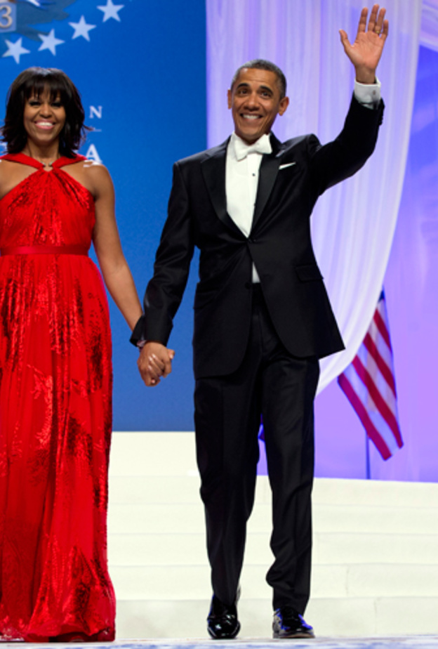 فستان أحمر لماع اختارته ميشيل اوباما 