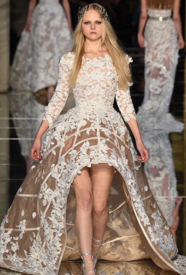 فستان من رالف اند روسو