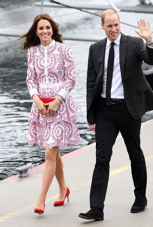 كيت ميدلتون  kate Middleton بفستان ممزوج بالوان العلم اللبناني 