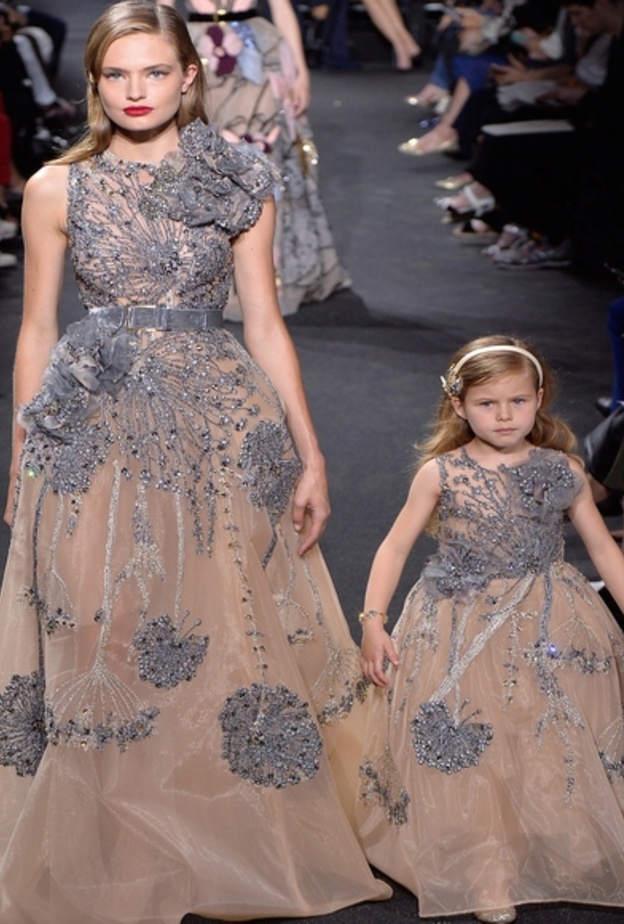 فستان من ايلي صعب