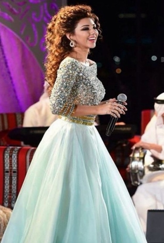 نحب هذه الاطلالة لنوال الزغبي