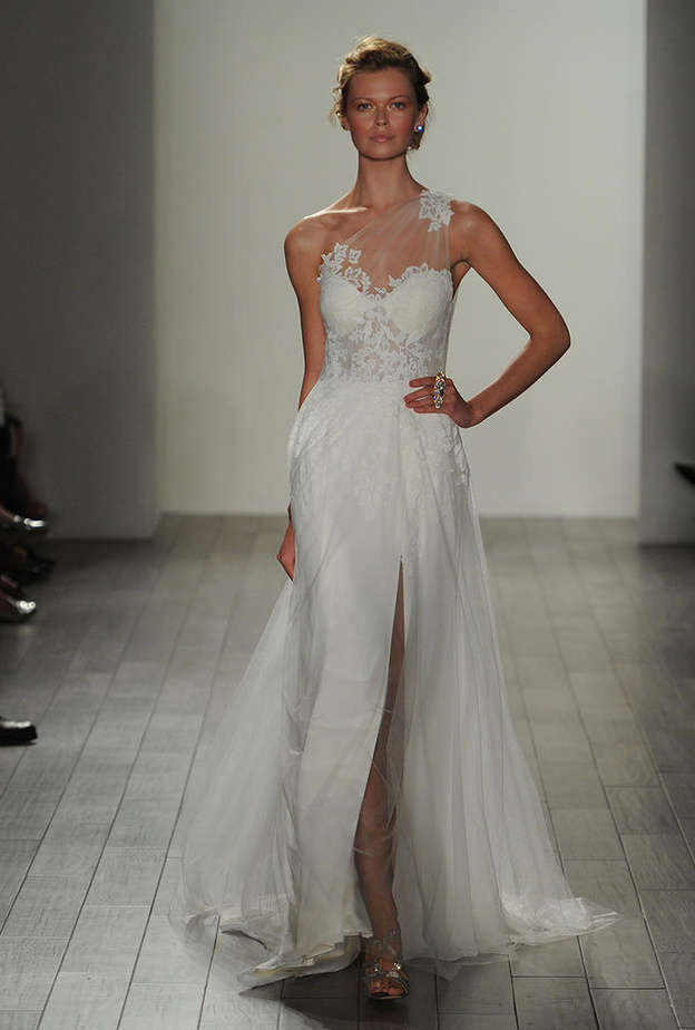 فستان زفاف بكتف واحد من Jim Hjelm لخريف 2017