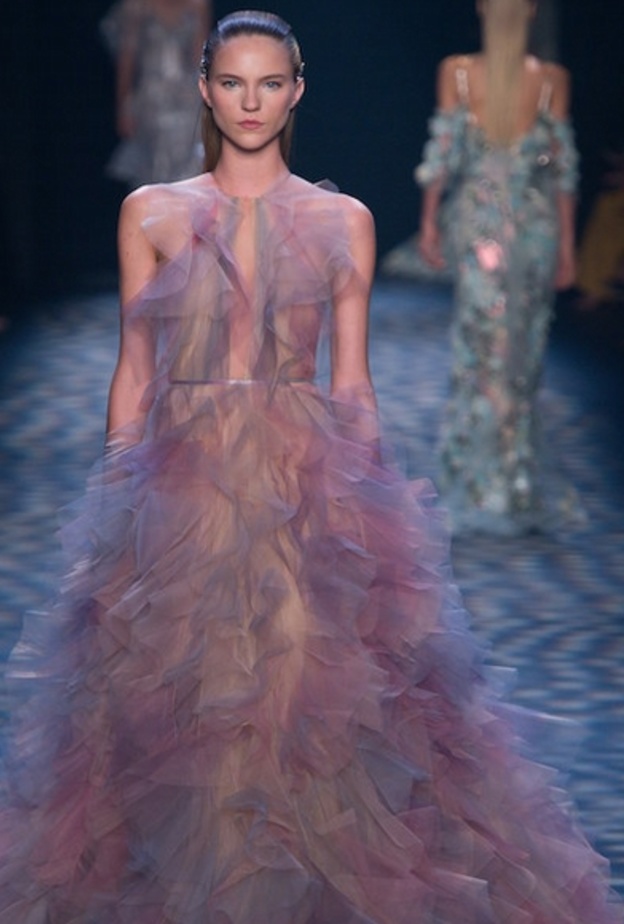 فستان زهري بتنورة من الكشاكش الشيفون من ماركيزا