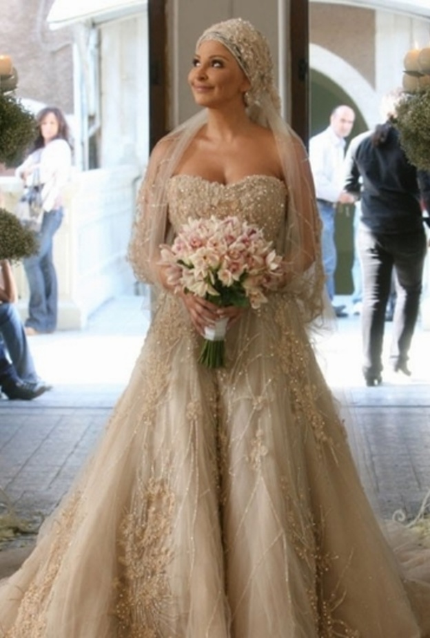 فستان ناعم ترتديه اليسا