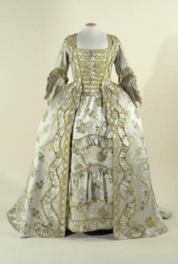 فستان من قسم قرن الـ18 في متحف Musée Galliera