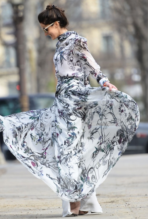 فستان من قماش الشيفون باللونين الأسود والأبيض