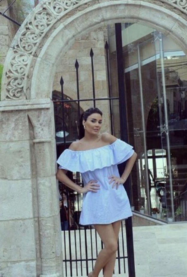 فستان ميدي بقصة الـOff Shoulder