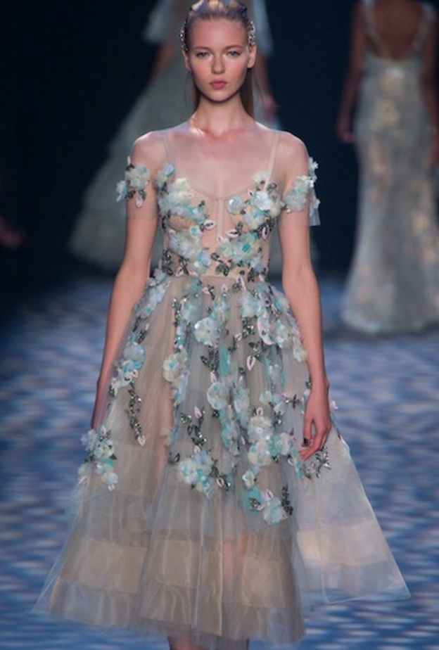 فستان ناعم من مجموعة ماركيزا لعشاء رومانسي مع زوجك