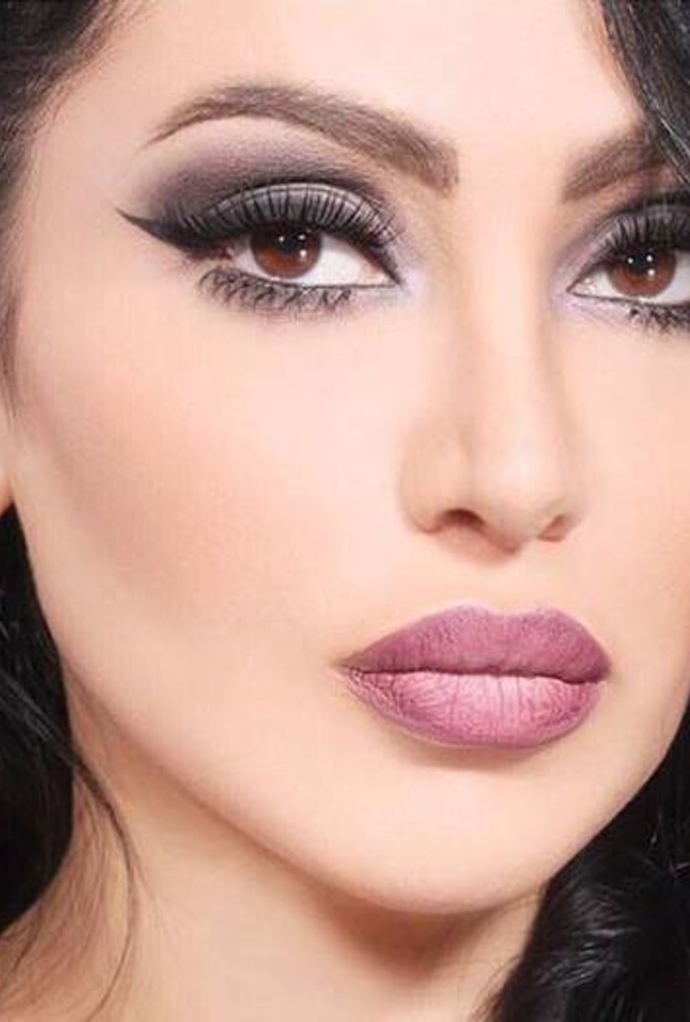 فوز الشطي لا تتخلى عن رسم ايلاينر اسود مجنح