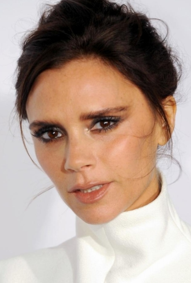 فيكتوريا بيكهام Victoria Beckham تحافظ على نقاوة بشرتها من خلال استعمال الغسول اليومي
