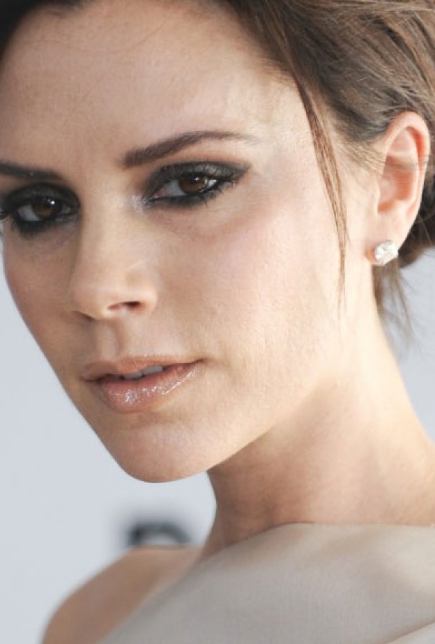 فيكتوريا بيكهام في مهمة جميلة بسنغافورة