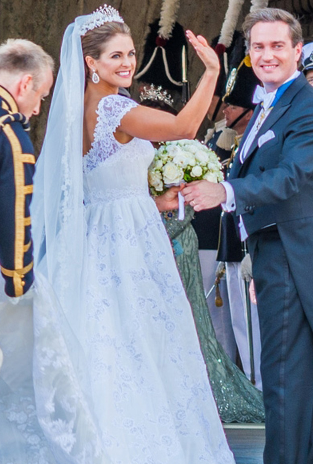 شارلين ترتدي فستان من تصميم جيورجيو أرماني