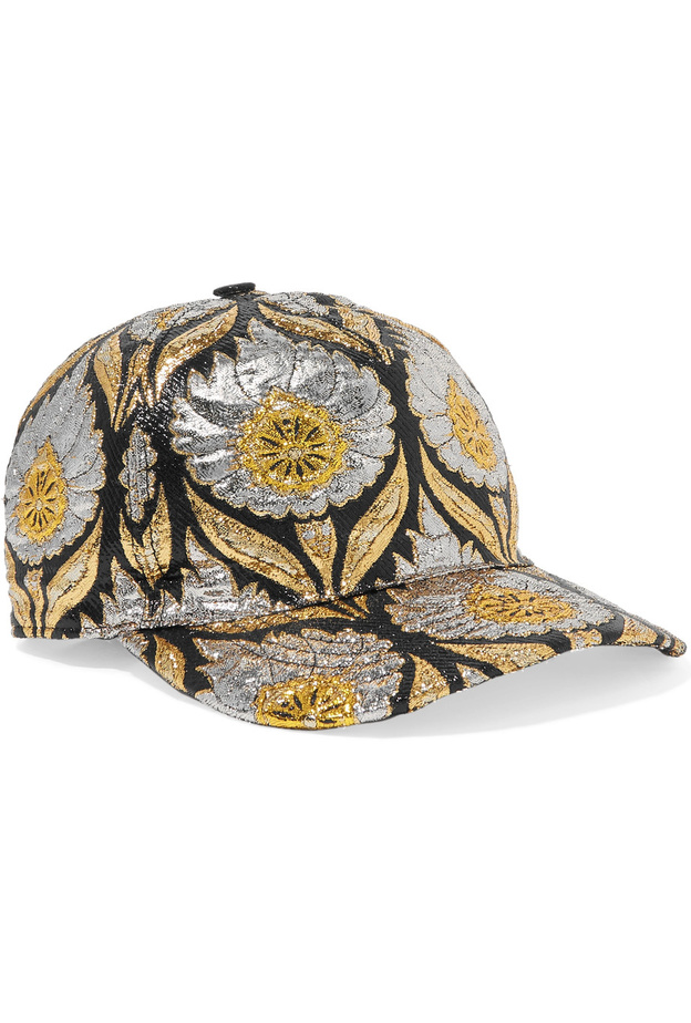 قبعة باللونين الفضي والذهبي من غوتشي