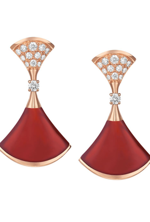 قرط بولغاري من الذهب الوردي والماس والعقيق