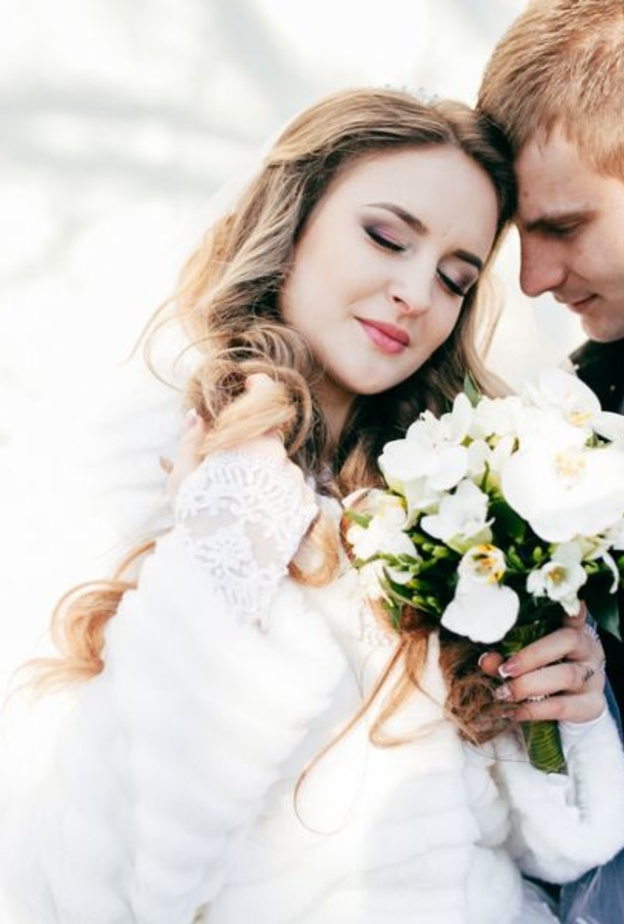 قلائل هنّ العرائس اللواتي يقمن حفل زفافهن في فصل الشتاء