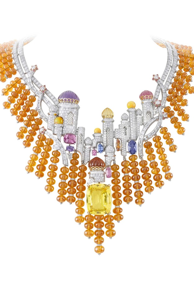 قلادة أحجار كريمة من فان كليف أند أربلز