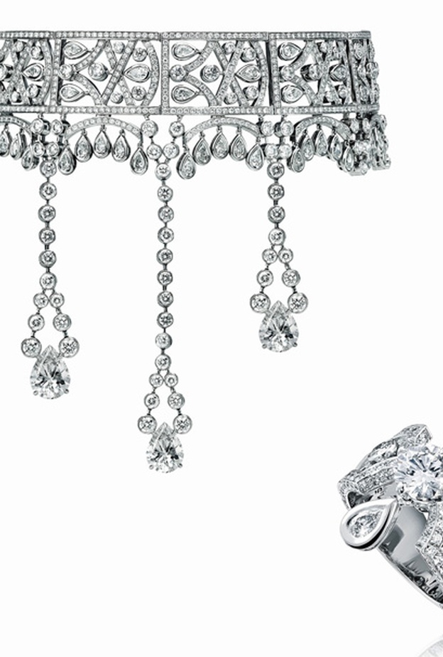 قلادة بياجيه بتصميم تاريخي