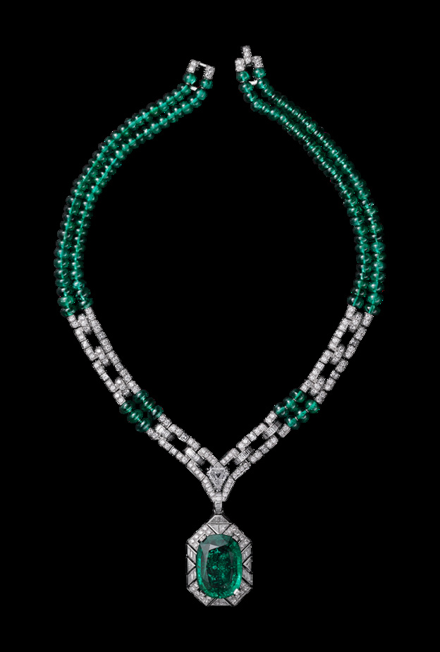 قلادة ماس وزمرد من كارتييه