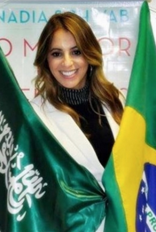 كاتبة برازيلية تؤلف كتابا عن تجربتها في السعودية