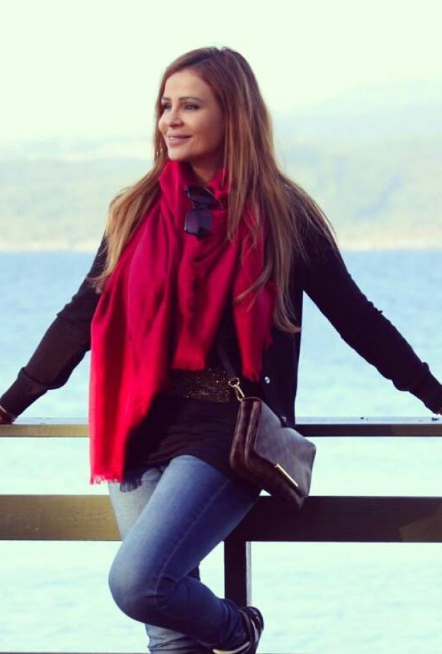 كارول سماحة تستجم على كورنيش الإسكندرية