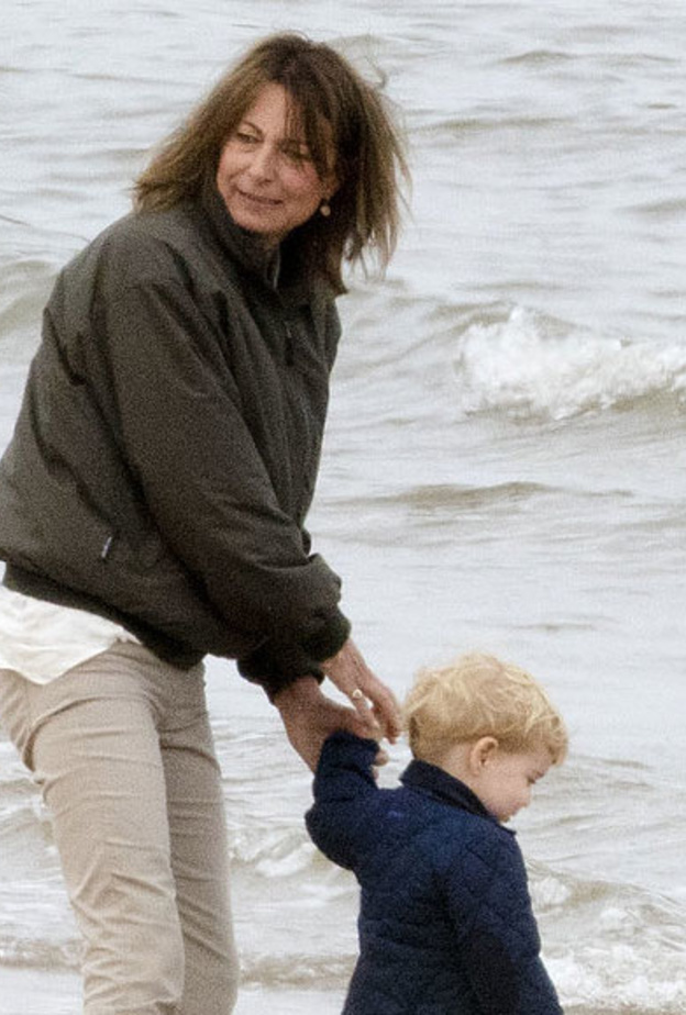 كارول تقوم بتصوير جورج