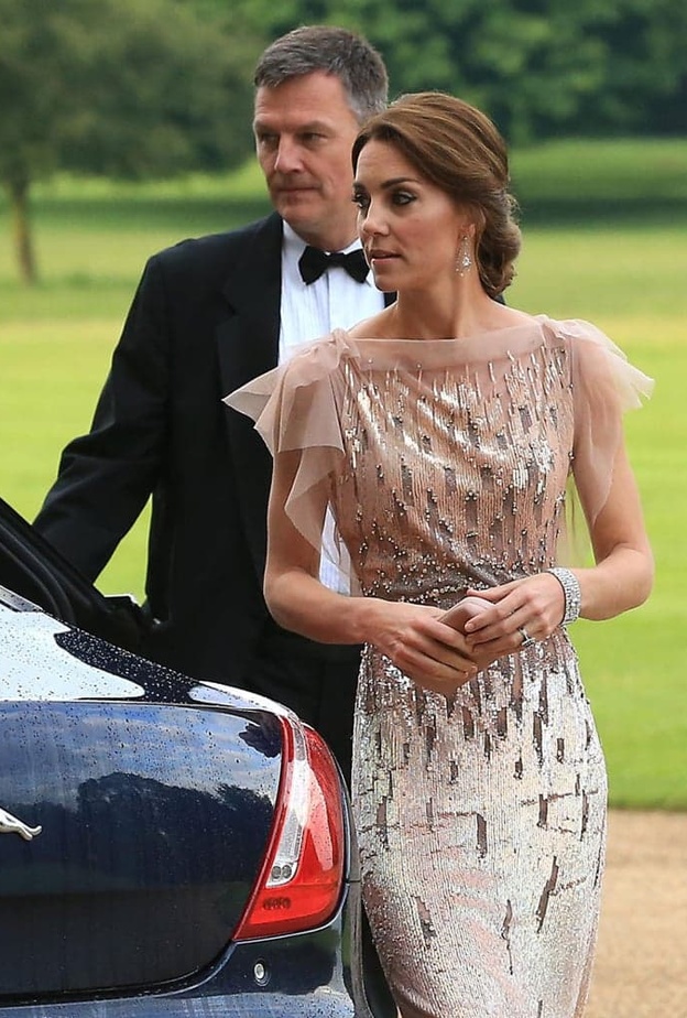 كايت ميدلتون بفستان من جيني بيكهام