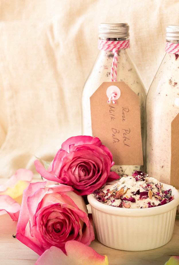 كريمات وزيت الورد الاجمل لبشرتك