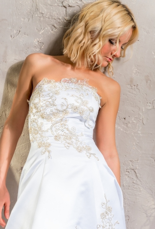 كل عروس تسعى للوصول الى عرسها ببطن ممسوح