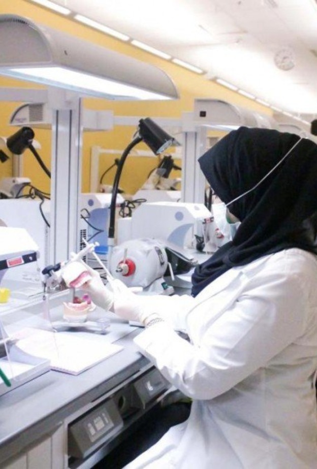 كلية طب الأسنان في جامعة نورة تستغني عن الاختبارات الورقية