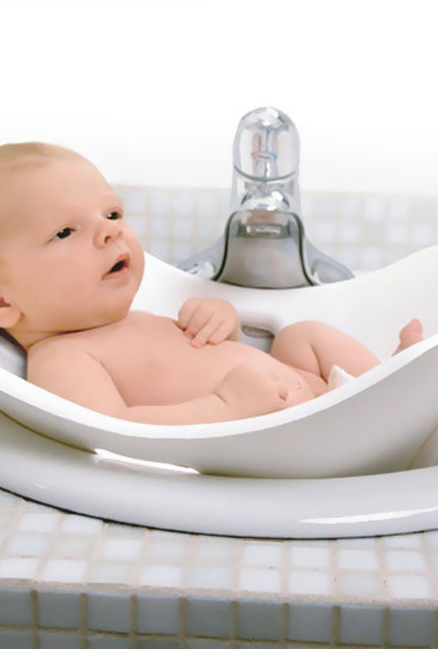 كم مرة يجب تحميم الطفل الرضيع في الشتاء 