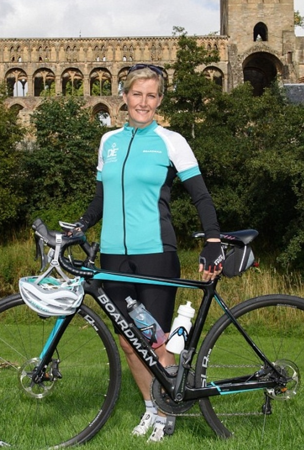 كونتيسة ويسكس تشارك في سباق خيري للدراجات