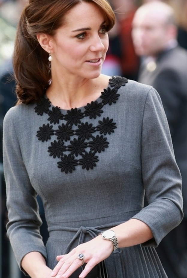 كيت تستعرض مجوهراتها