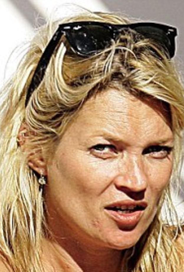  كيت موس بصورة تظهر تقدمها بالسن