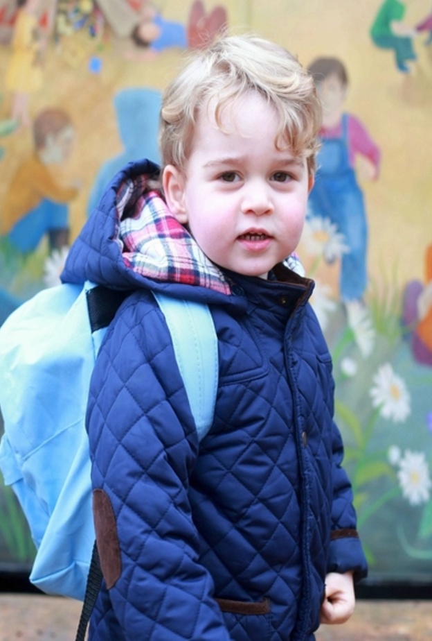 جورج ينادي الملكة بـ Gan-Gan