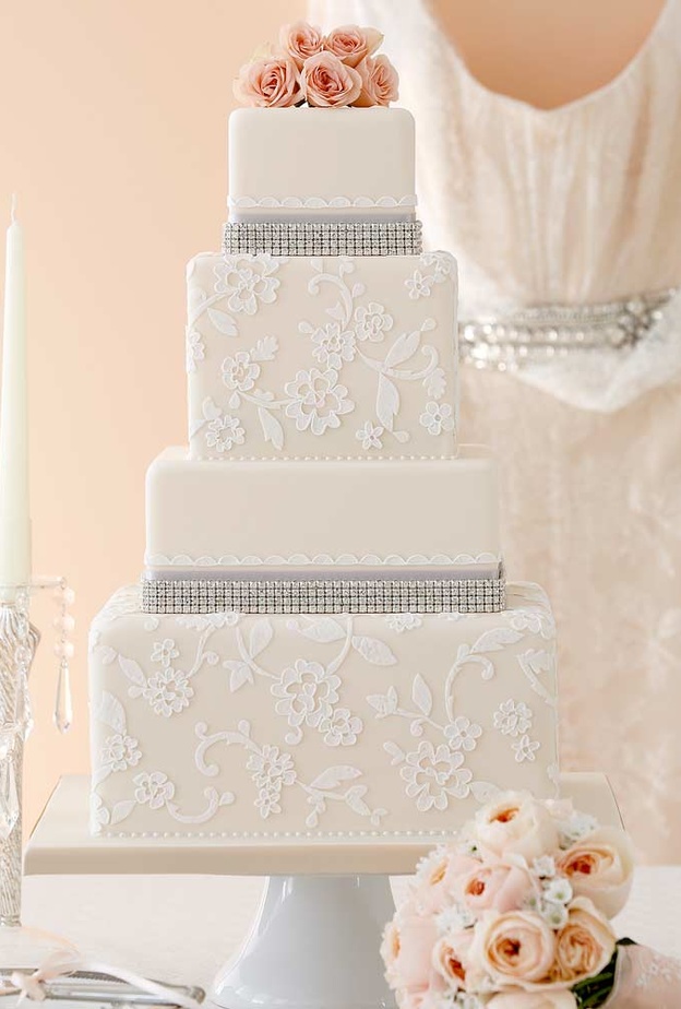 كيك زفاف بسيط مستوحي من فستان الاميرة