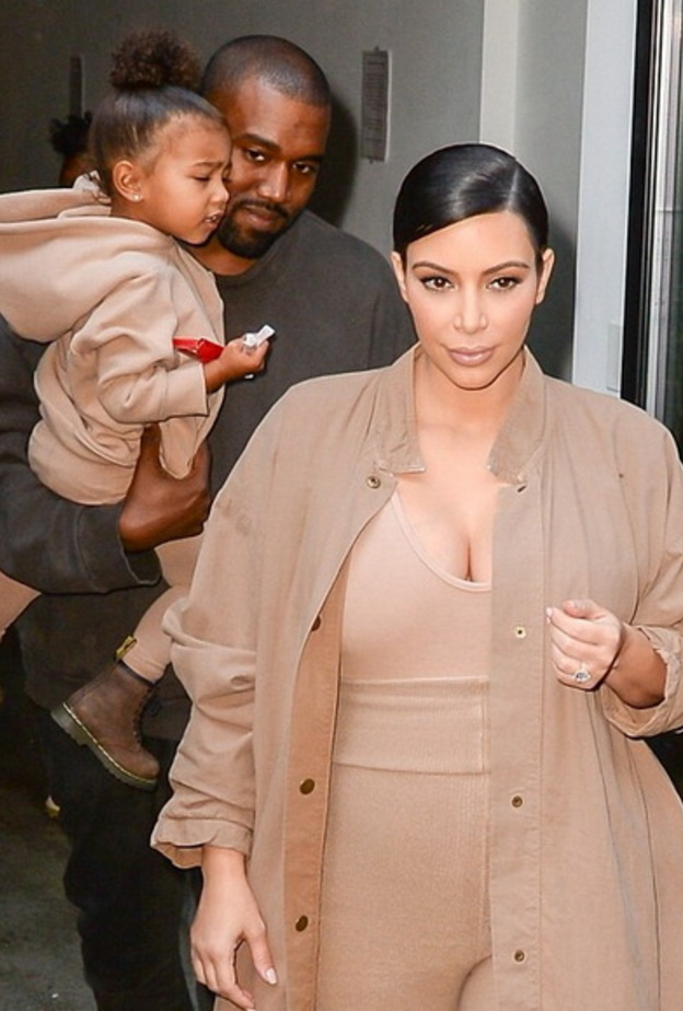 كيم وكاني يحمل نورث