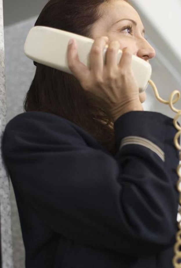 لا تبالغ في استخدام زر استدعاء المضيفة