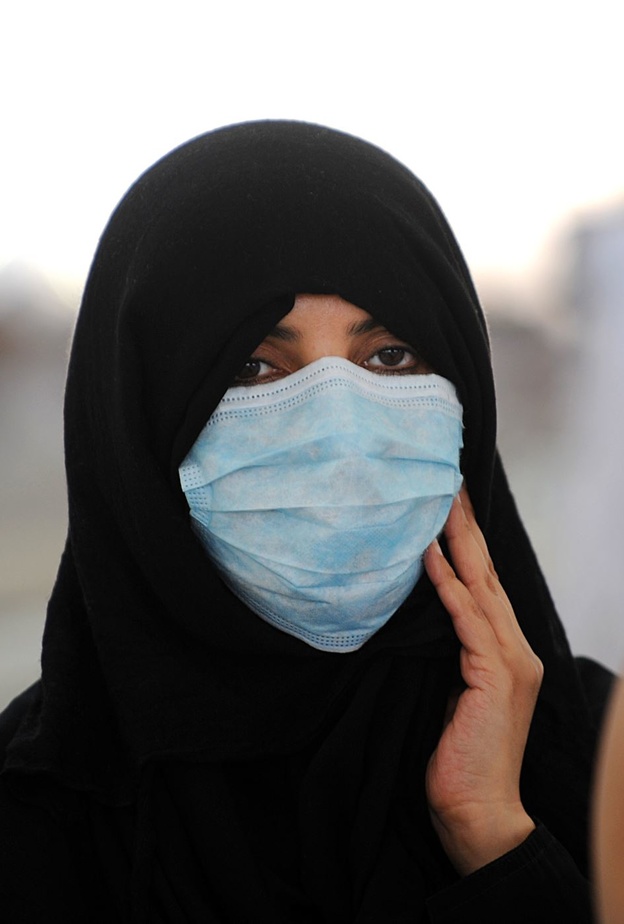 لبس الكمامه في امكان الازدحام مهم للوقايه من كورونا