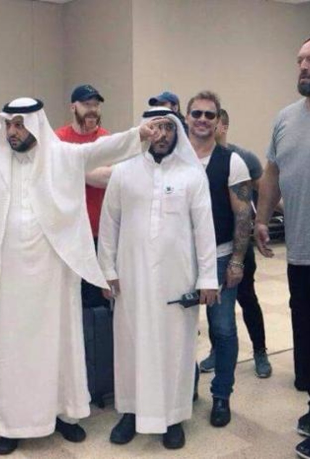 لحظة وصول الاعبين لمطار جده 