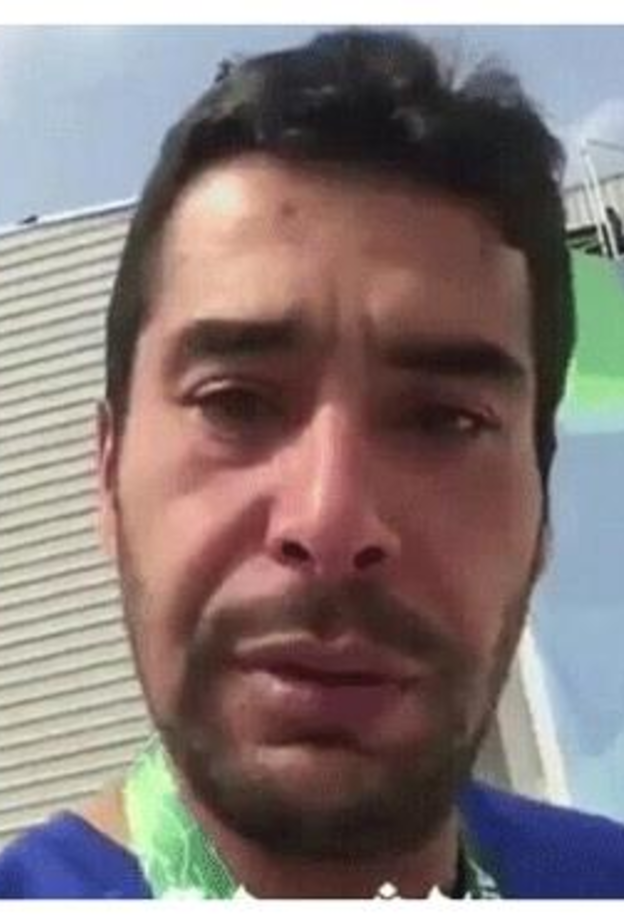 لقطه من بكاء الرامي من الفيديو