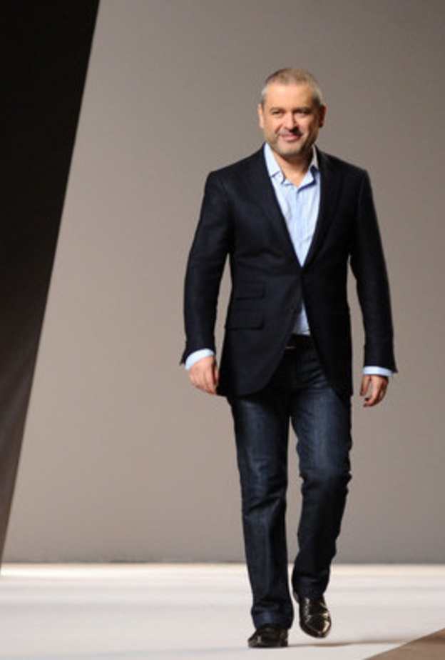 لوك أنيق اختاره ايلي صعب