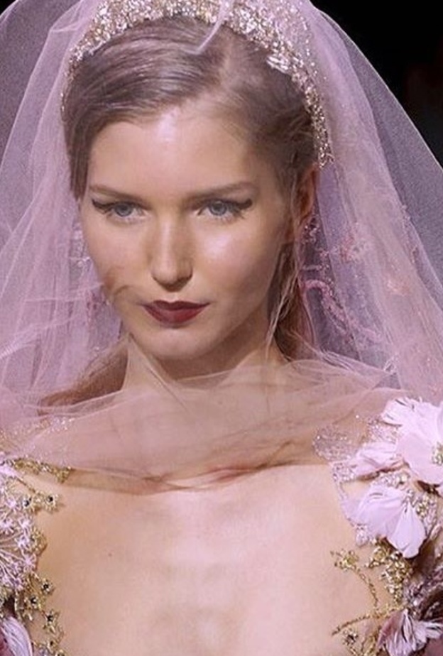 الطرحة القصيرة غير رسمية