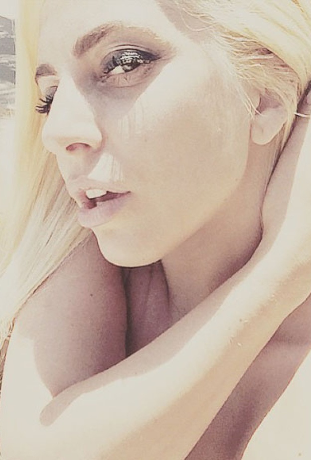 بالصور: جمال ليدي غاغا يحرمها من النوم 