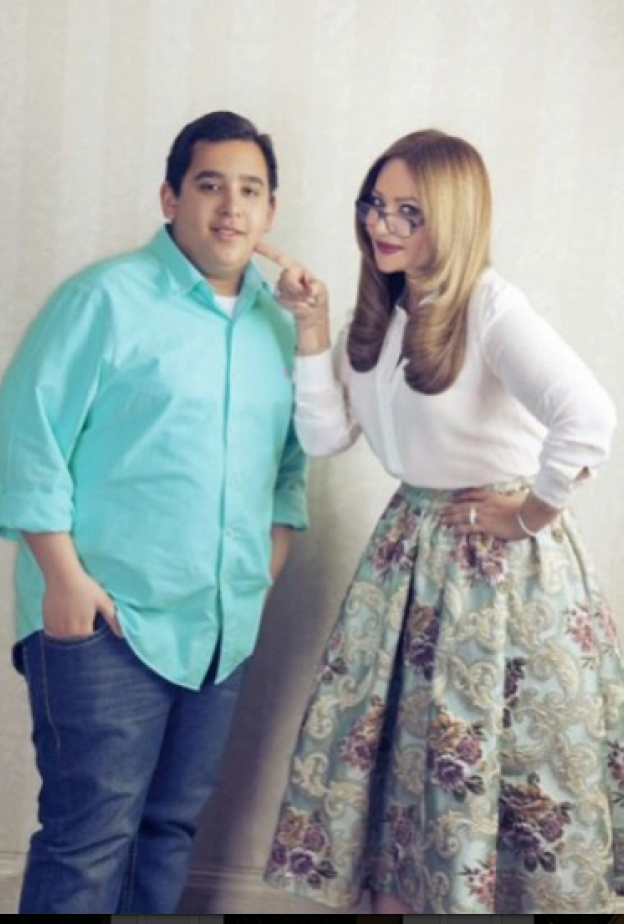 ليلى علوي بأحدث صورة لها مع ابنها خالد