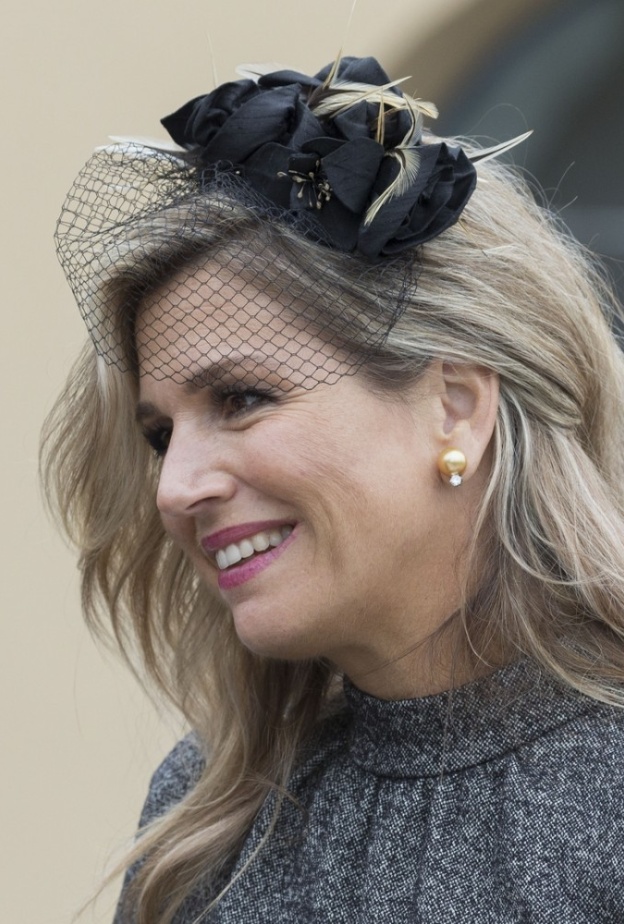 ماكسيما ملكة الابتسام والضحك مريضة