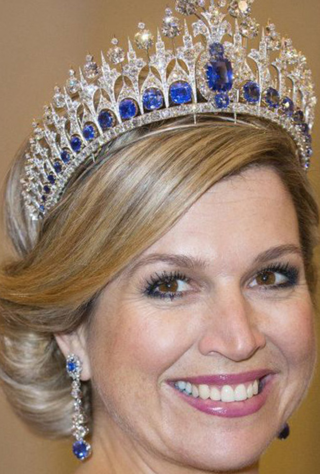 التاج الهولندي المرصع بالياقوت الأزرق