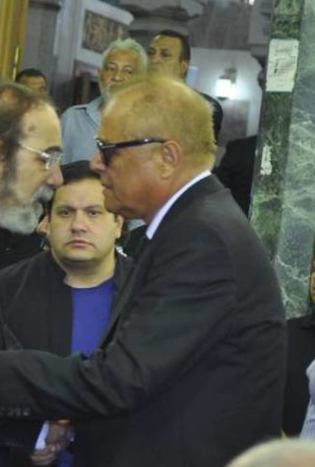 أصدقاء محمود عبد العزيز غابوا عن جنازته