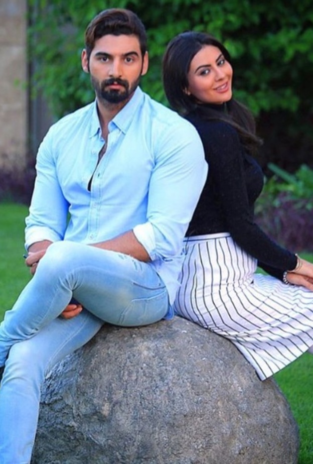 مريم حسين في أثناء الخطوبة